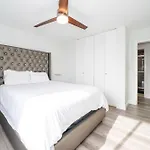 Just Renovated 3 Br/2Bath/ Parking+ Downtown View