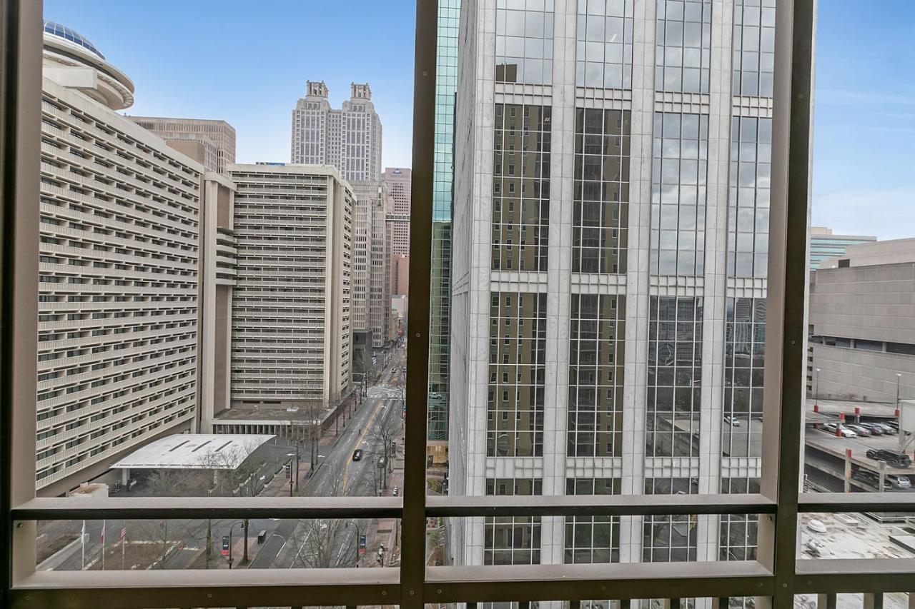 High Rise Downtown With Skyline View Holiday home *