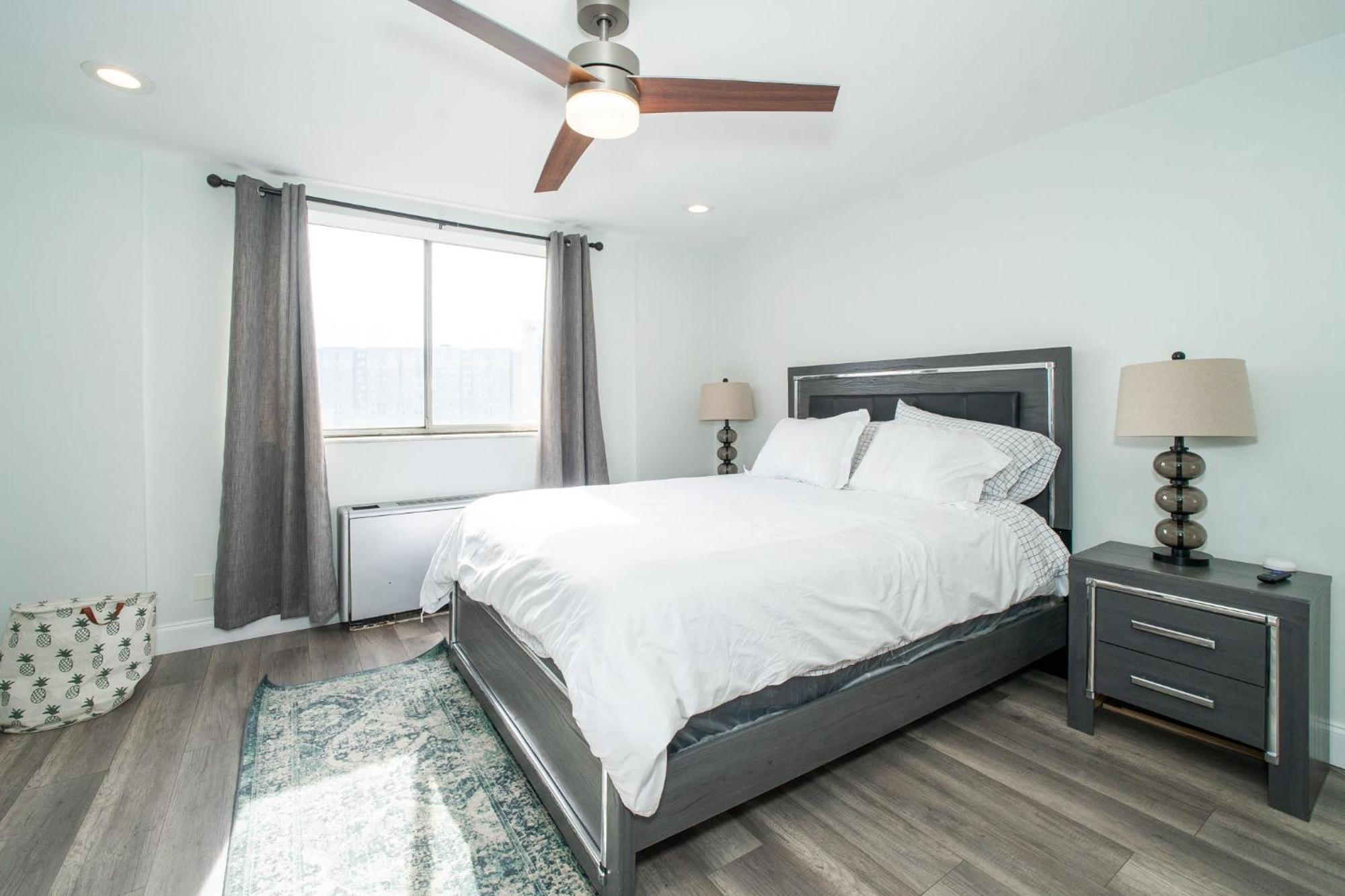 Just Renovated 3 Br/2bath/ Parking+ Downtown View