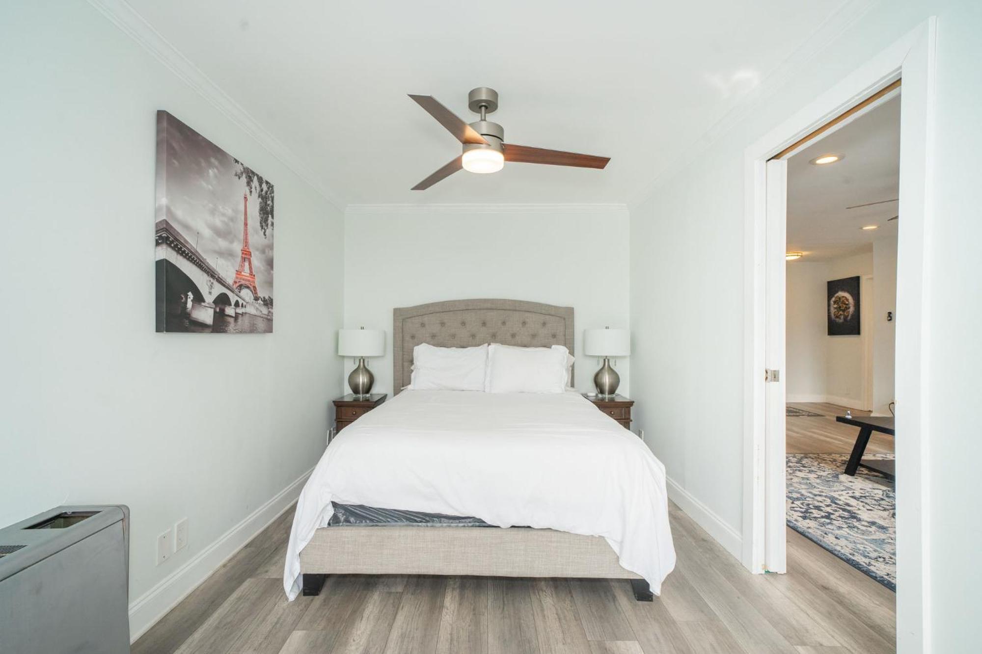Apartment Just Renovated 3 Br/2bath/ Parking+ Downtown View Atlanta
