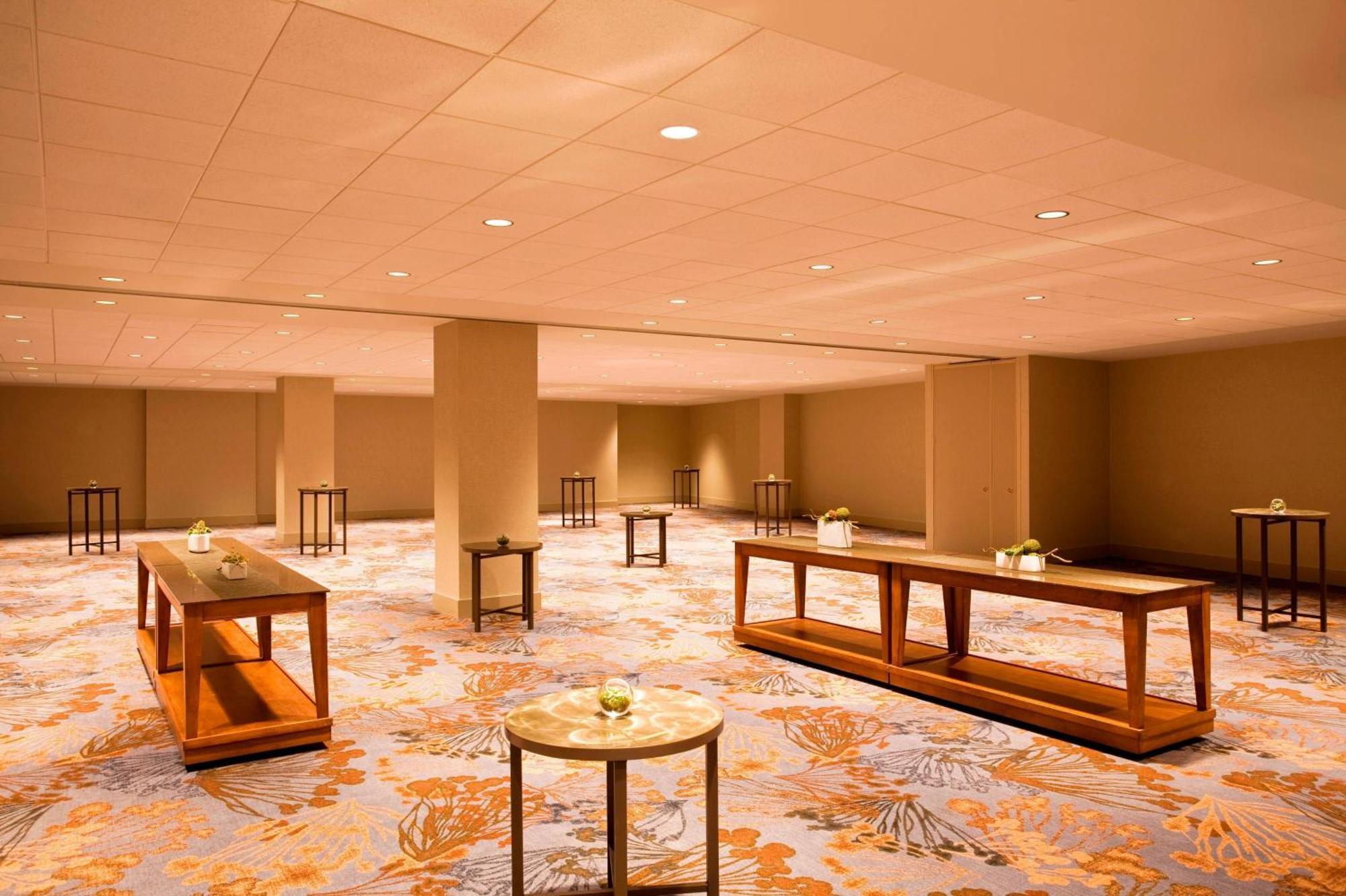 The Westin Peachtree Plaza, Hotel