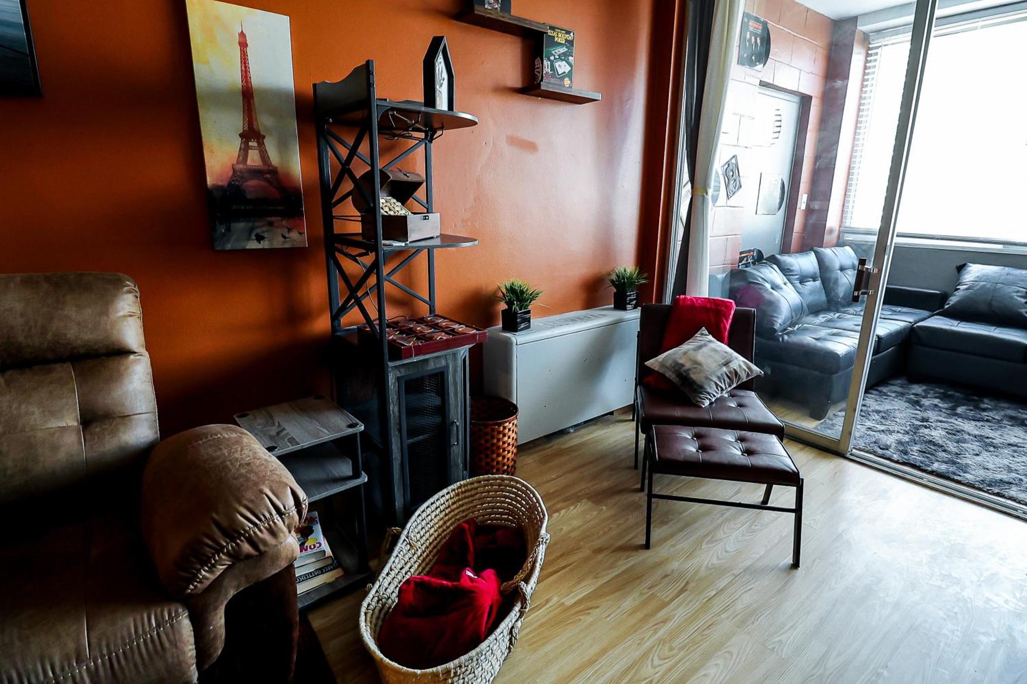 Highrise Dtwn 3 Bed W King Bed Apartment
