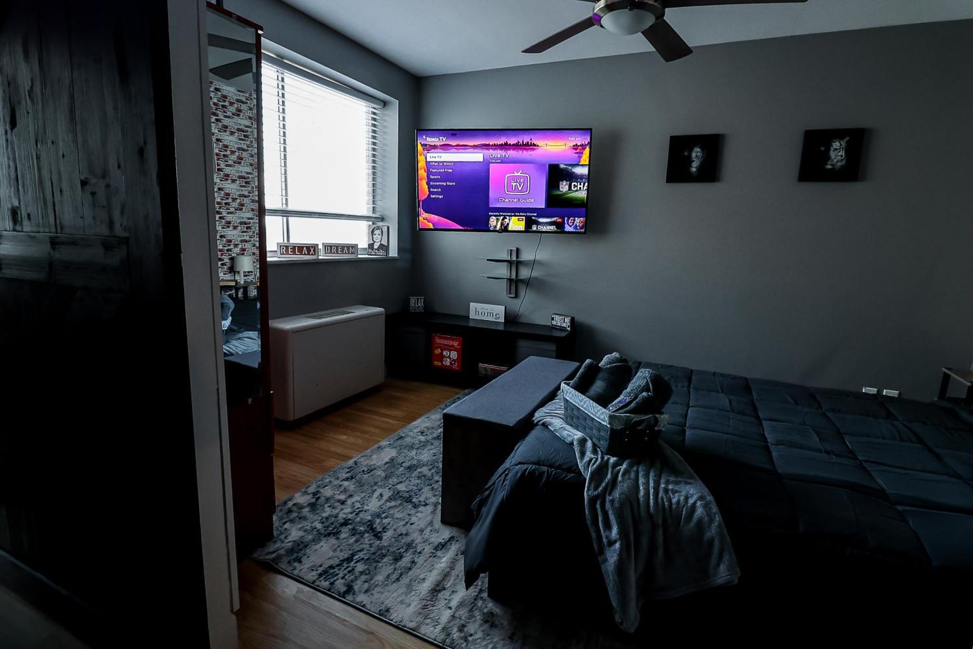 Highrise Dtwn 3 Bed W King Bed Apartment
