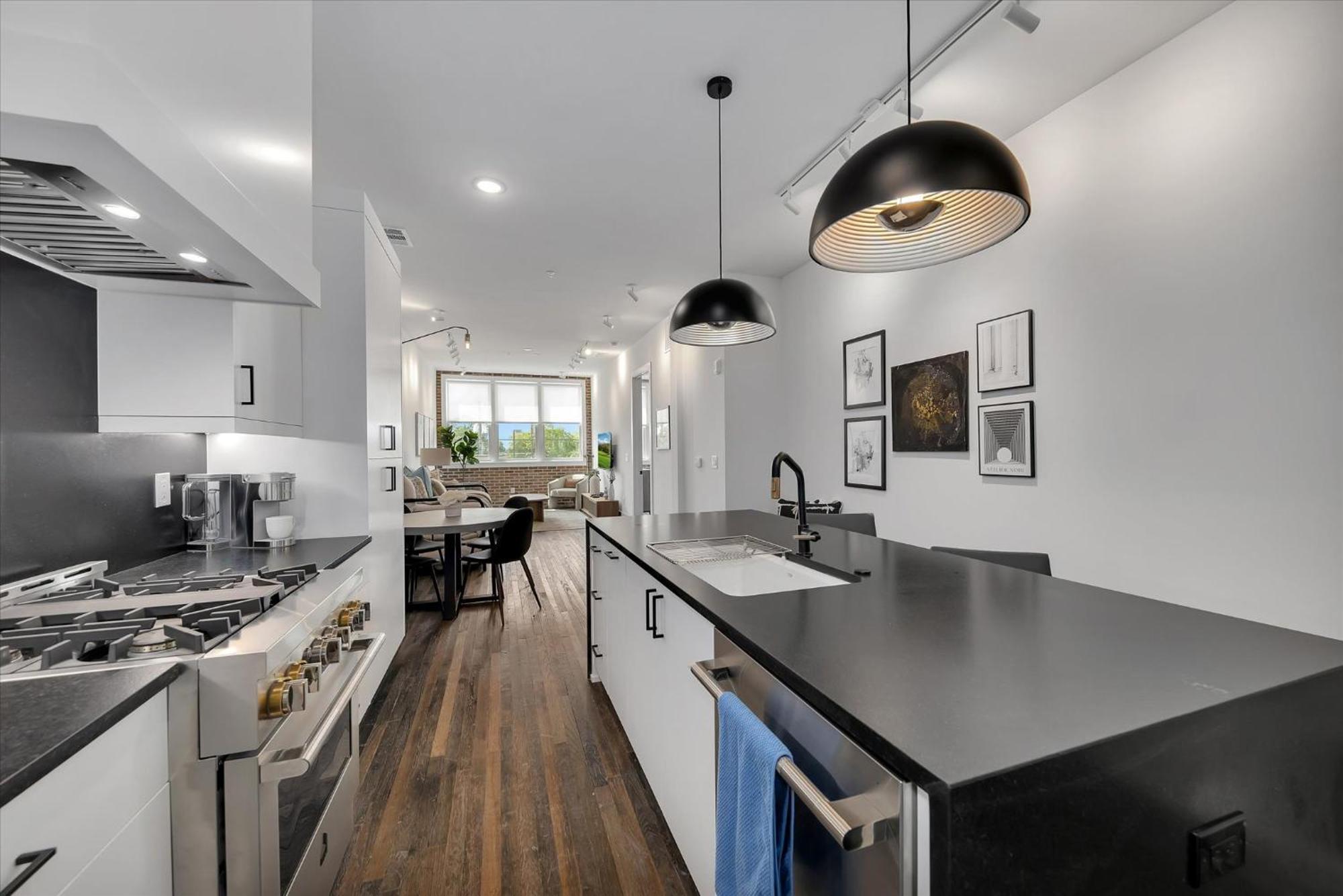 Apartment New Construction Loft Style Spacious Lux 204 *