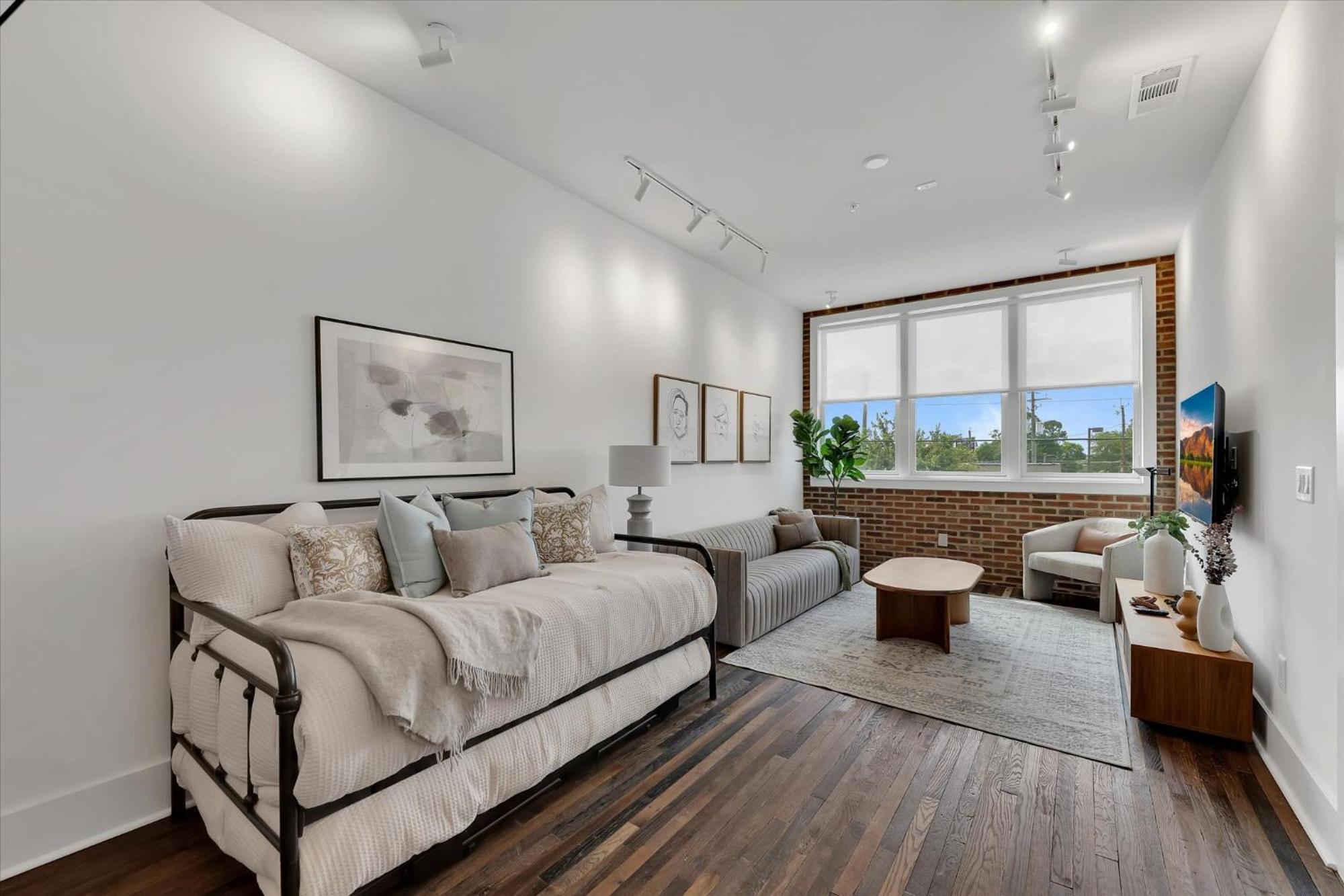 Apartment New Construction Loft Style Spacious Lux 204 *