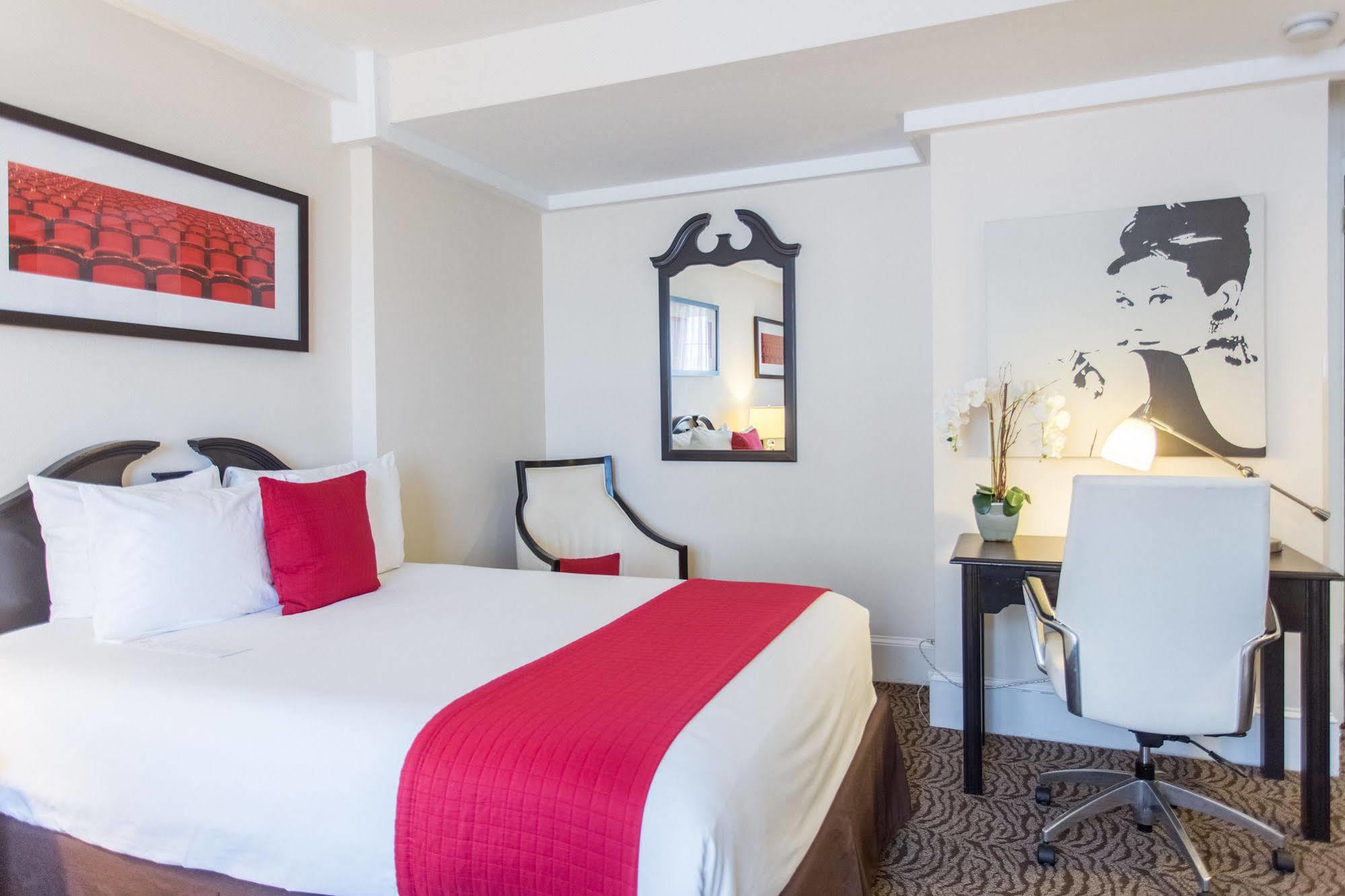 Artmore Hotel 3*