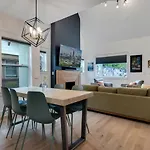 Elegant City Getaway With King Beds And Luxe Bath!
