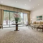 High Floor Traditional Style Studio With Balcony In Downtown Atl