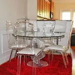 Gorgeous Downtown Home Ideal For Long Term Stays