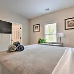 Chic Atlanta Home Less Than 4 Mi To Mercedes-Benz Stadium!