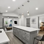 4-Bed 2-Bath Pet Friendly Home In Heart Of Atlanta
