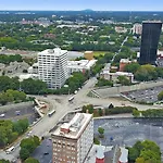 Condo With Skyline Views Near Peachtree Center