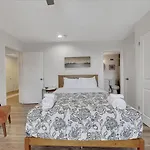 Modern Twist In A Historic Building, Sleeps 6
