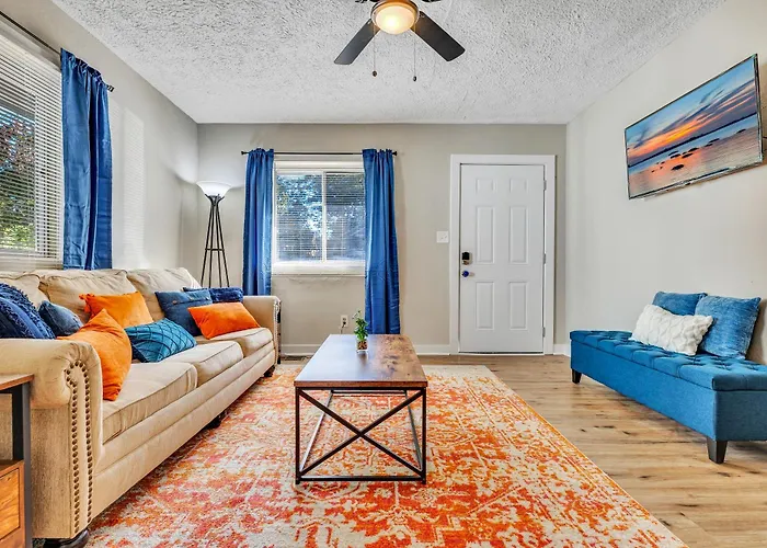 Beautiful House Mins Away From The Airport