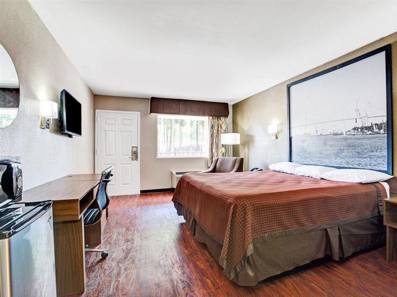6 Ga Airport East Hotel 2*