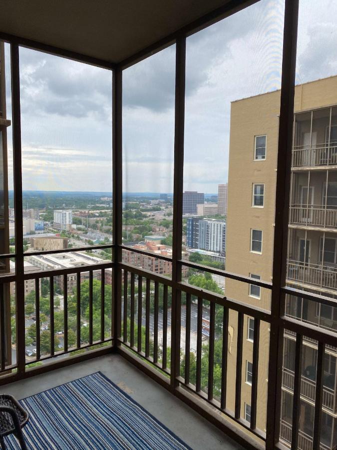 High Floor Traditional Style Studio With Balcony In Downtown Atl * Atlanta