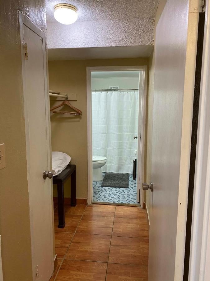 High Floor Traditional Style Studio With Balcony In Downtown Atl