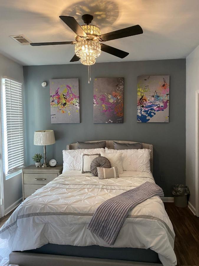 D.P. Location! Location! Stunning 2Bd/2Bath- Heart Of Downtown Atlanta