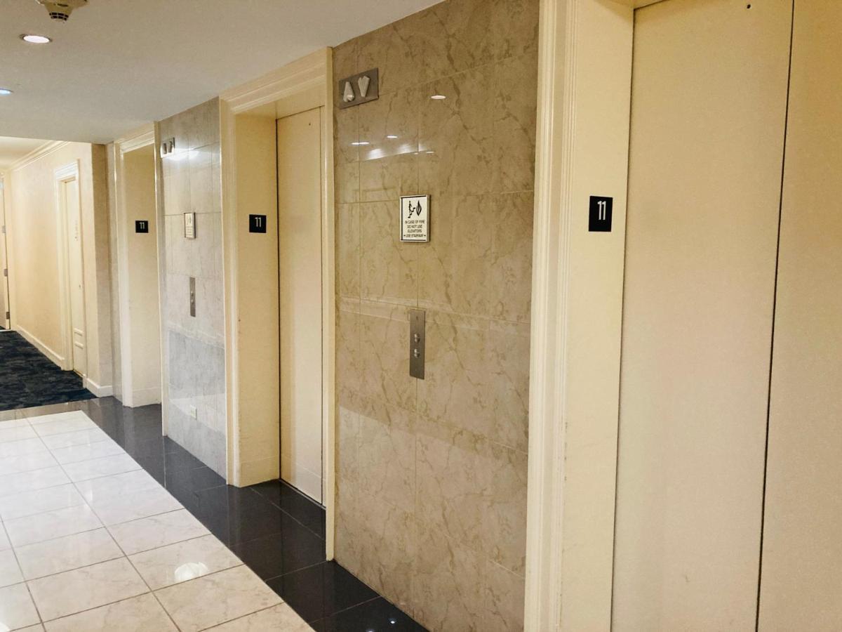 High Floor Traditional Style Studio With Balcony In Downtown Atl * Atlanta