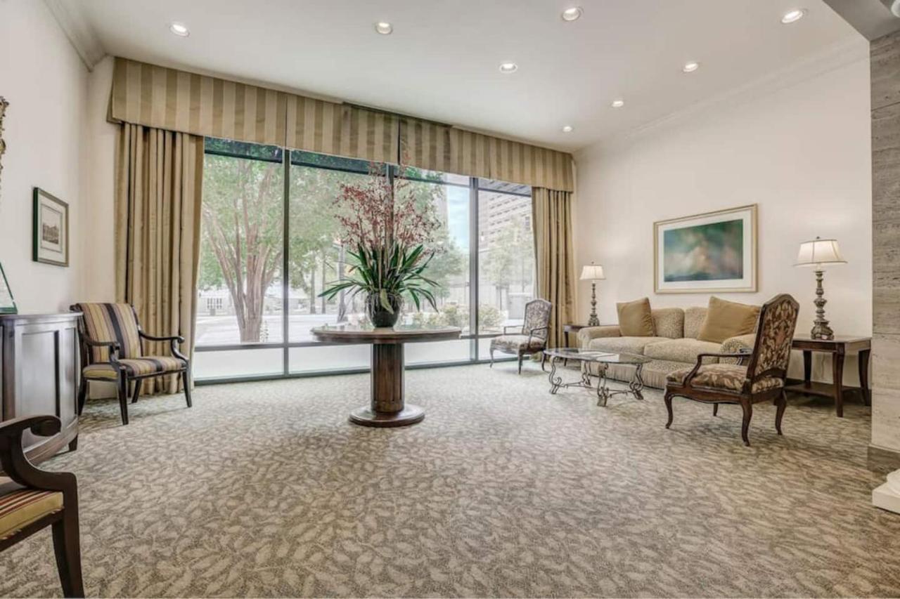 Holiday home High Floor Traditional Style Studio With Balcony In Downtown Atl *