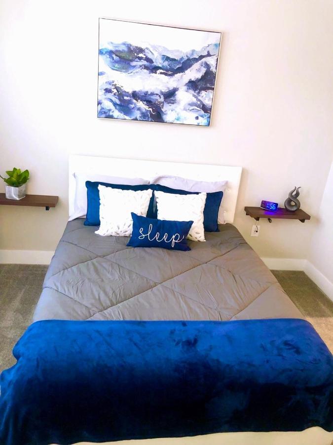 Popular Downtown With Free Gated Parking Apartment *