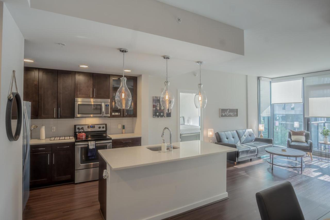 High Rise 2 Bedroom In A Great Location Apts