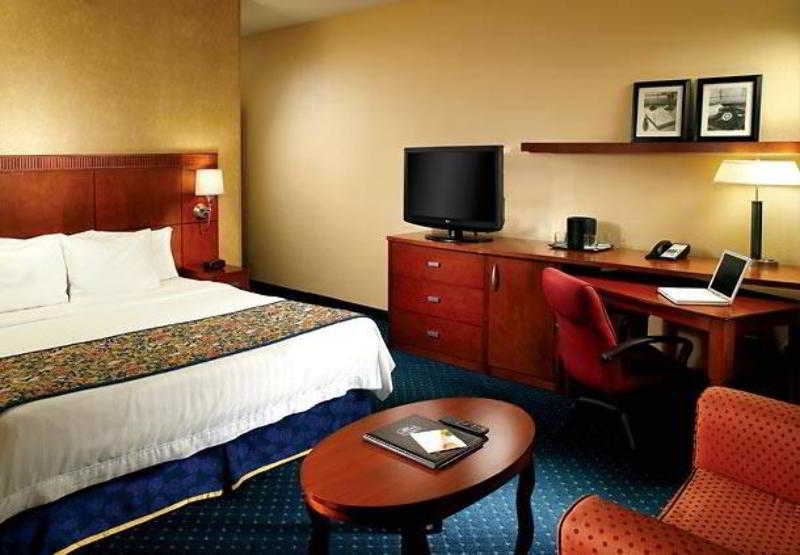 Hotel Courtyard By Marriott Atlanta Executive Park/emory 3*