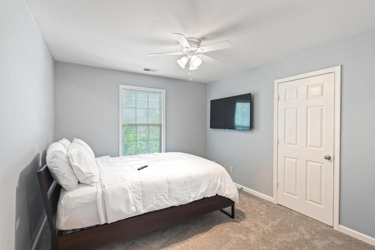 Calming Grey Townhouse With Jacuzzi Bathtub * Atlanta