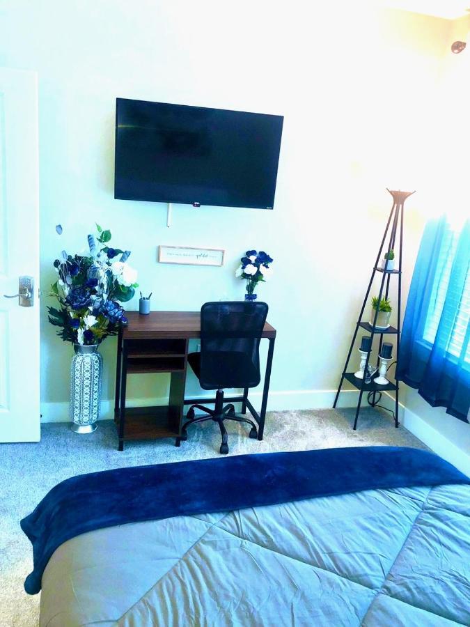 Popular Downtown With Free Gated Parking Apartment