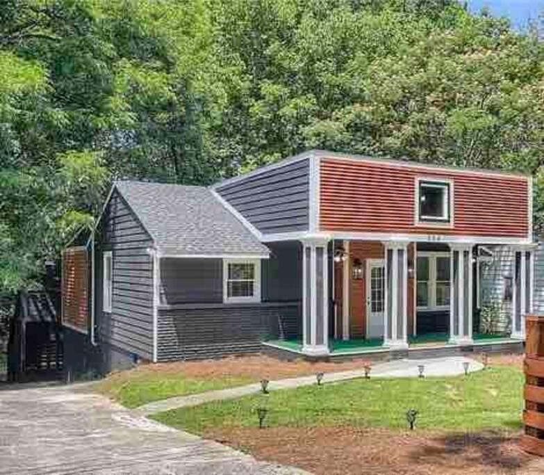 Holiday home Charming Bungalow Near Downtown