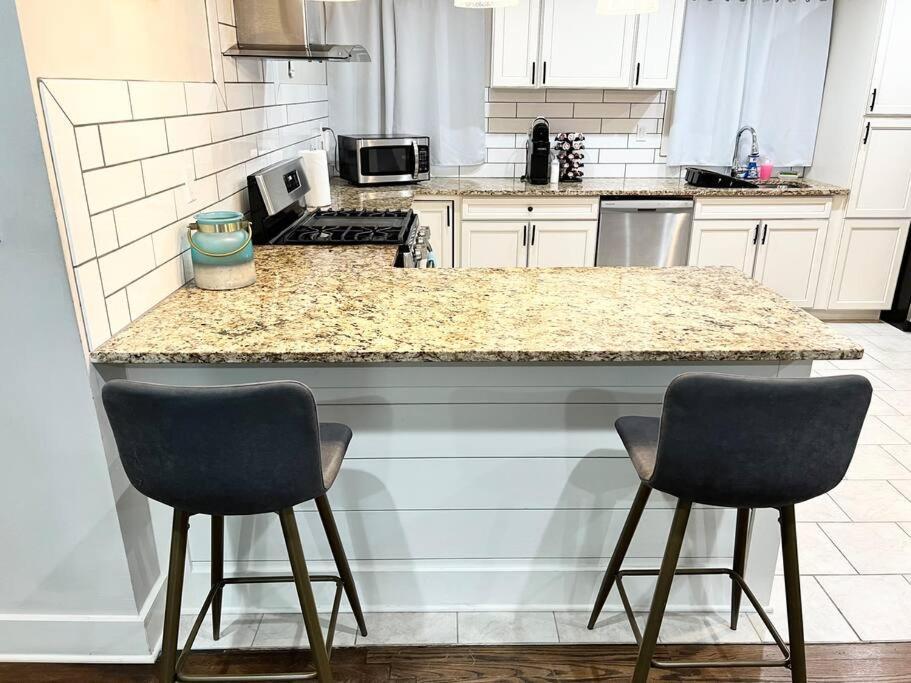 Big, 4 - Bedroom With Backyard Holiday home Atlanta