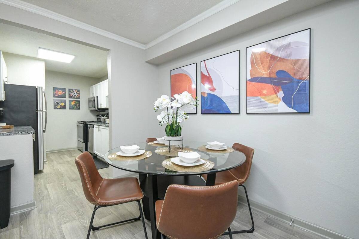 Apartment 2bd/2ba - Walk To *the Battery Atl* W/free Parking