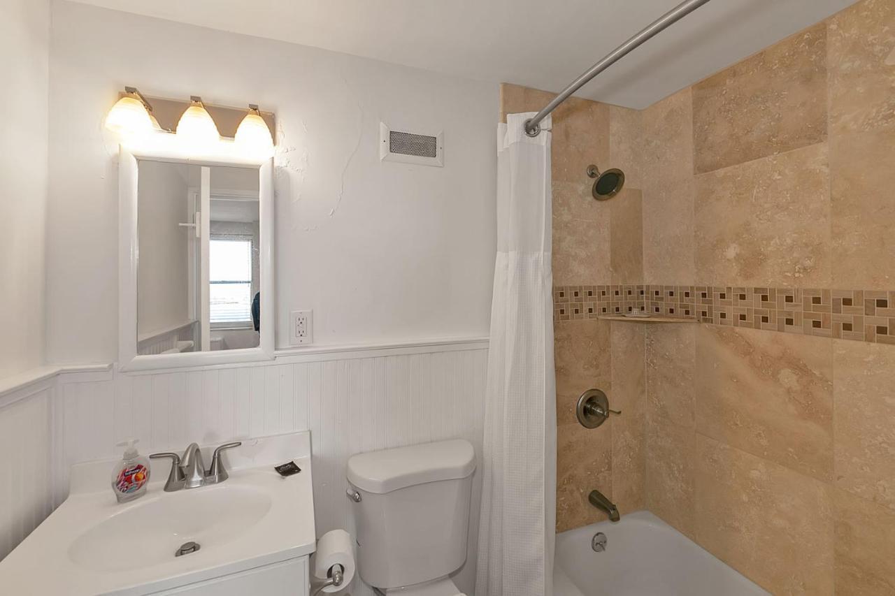 Modern Twist In A Historic Building, Sleeps 6 *