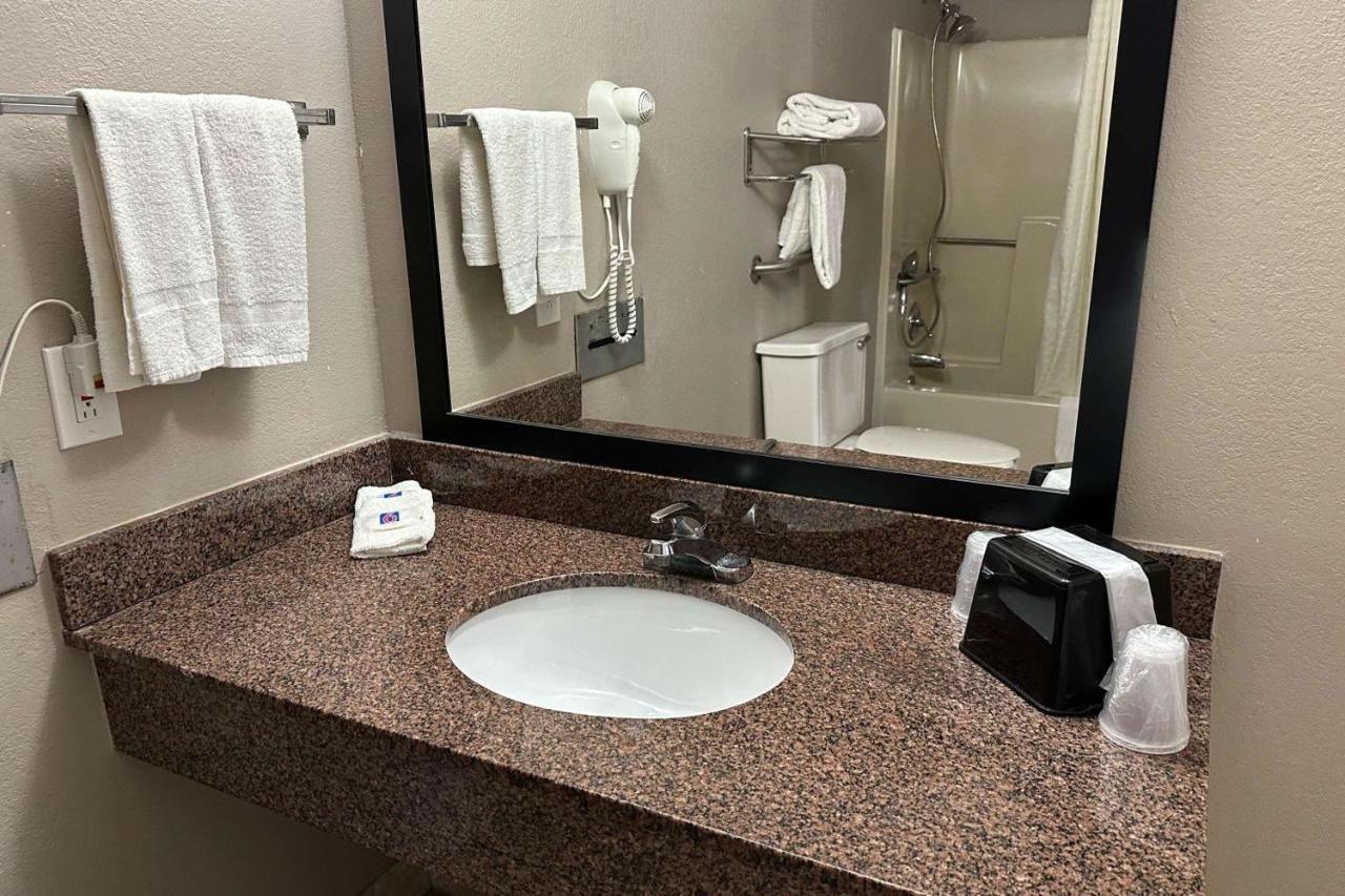 6 Ga Airport East Hotel 2*