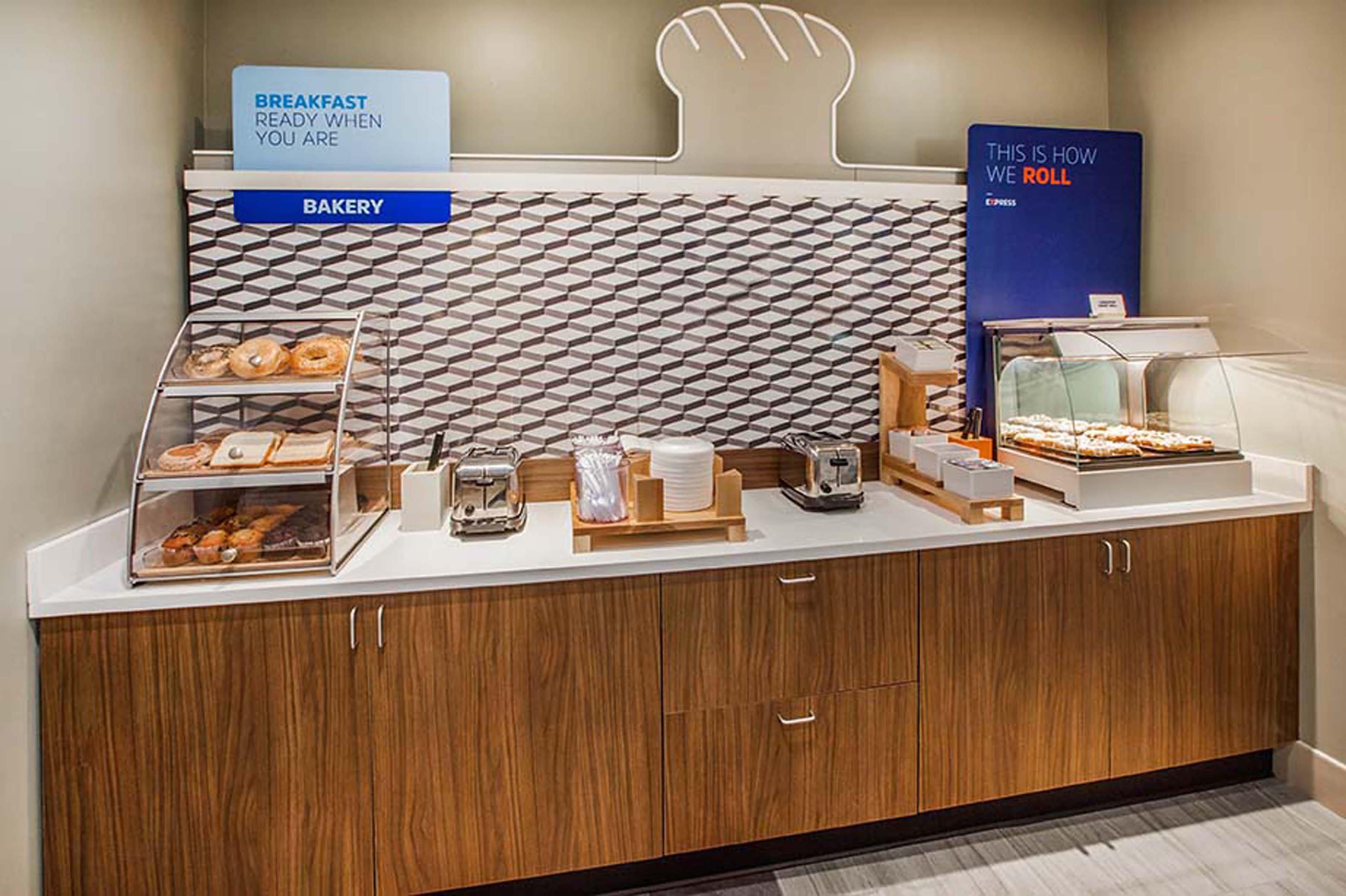 Express & Buckhead By Ihg Hotel