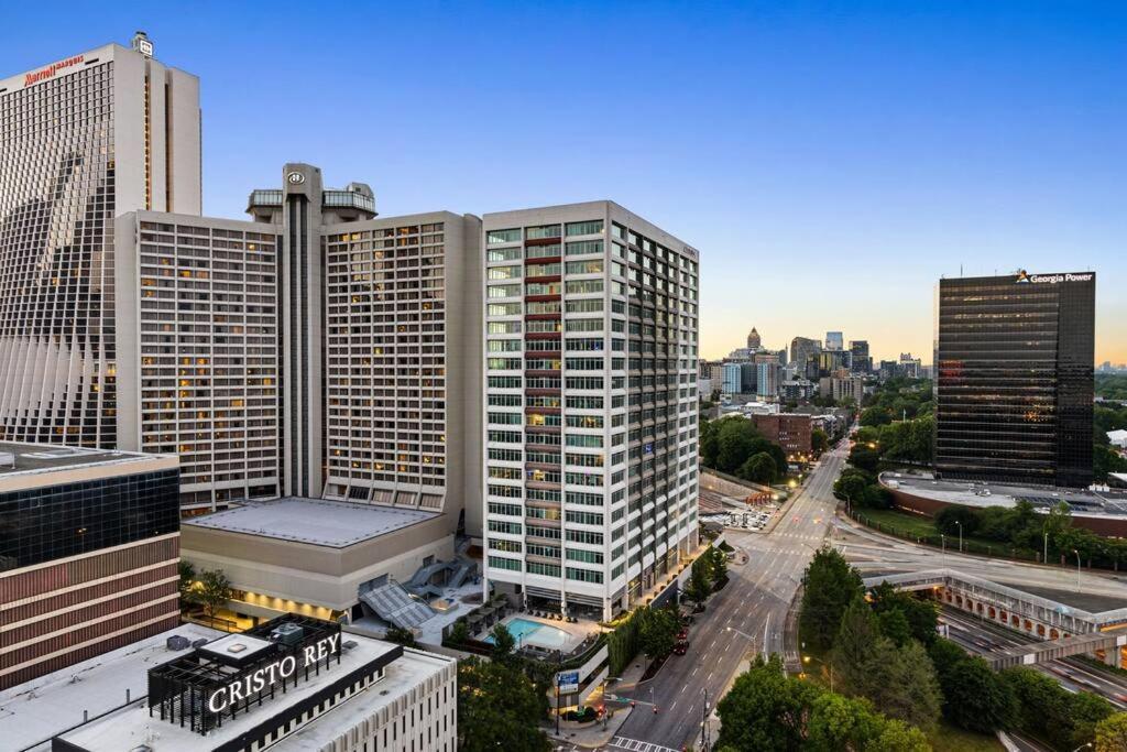 Apartment 1909-high Flr-300 Mb-1 Free Park-2 Bd King & Queen Atlanta