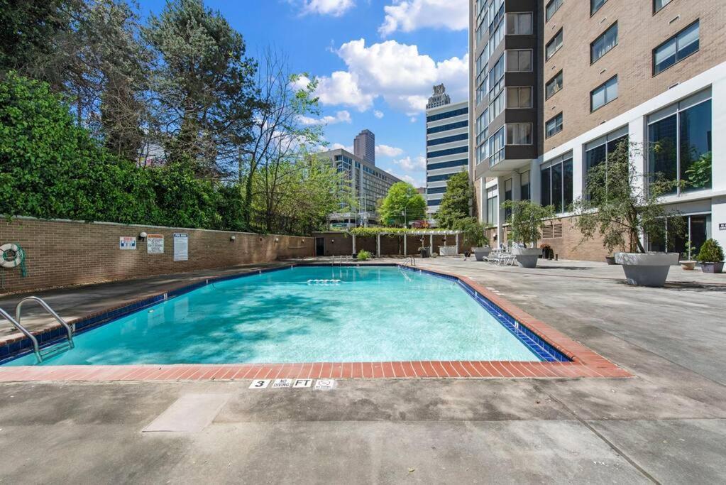 1909-high Flr-300 Mb-1 Free Park-2 Bd King & Queen Apartment