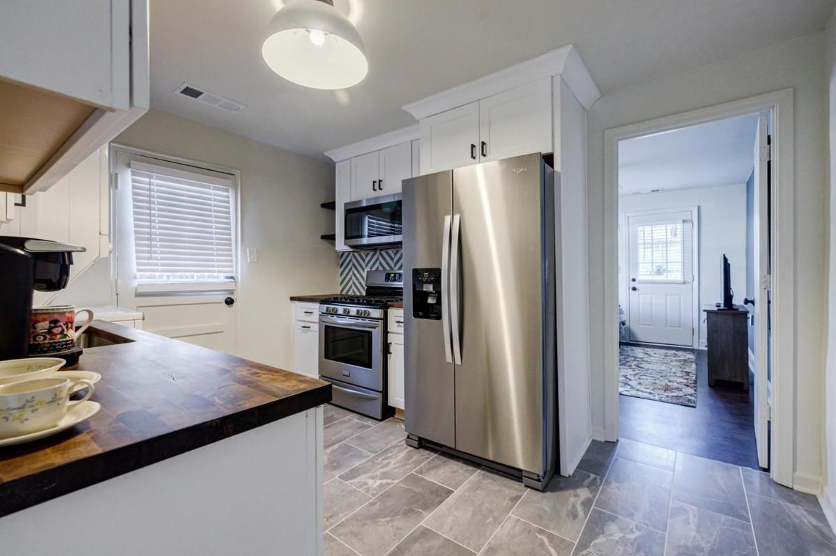Holiday home 5 Min Grant Park With Fenced Yard Parking Pet Friendly