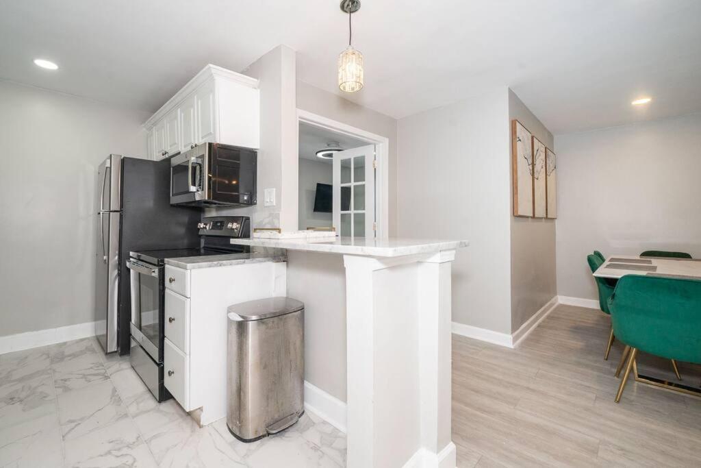 Apartment 11g-2br/2b Atl Walk2 America Mart, Parking