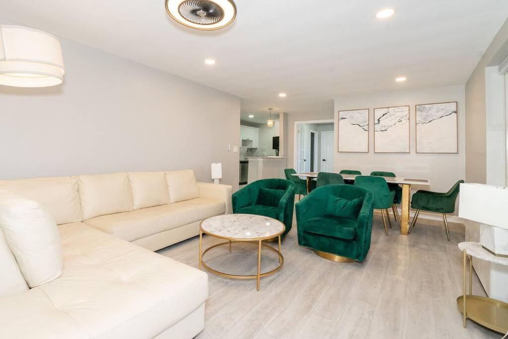 Apartment 11g-2br/2b Atl Walk2 America Mart, Parking