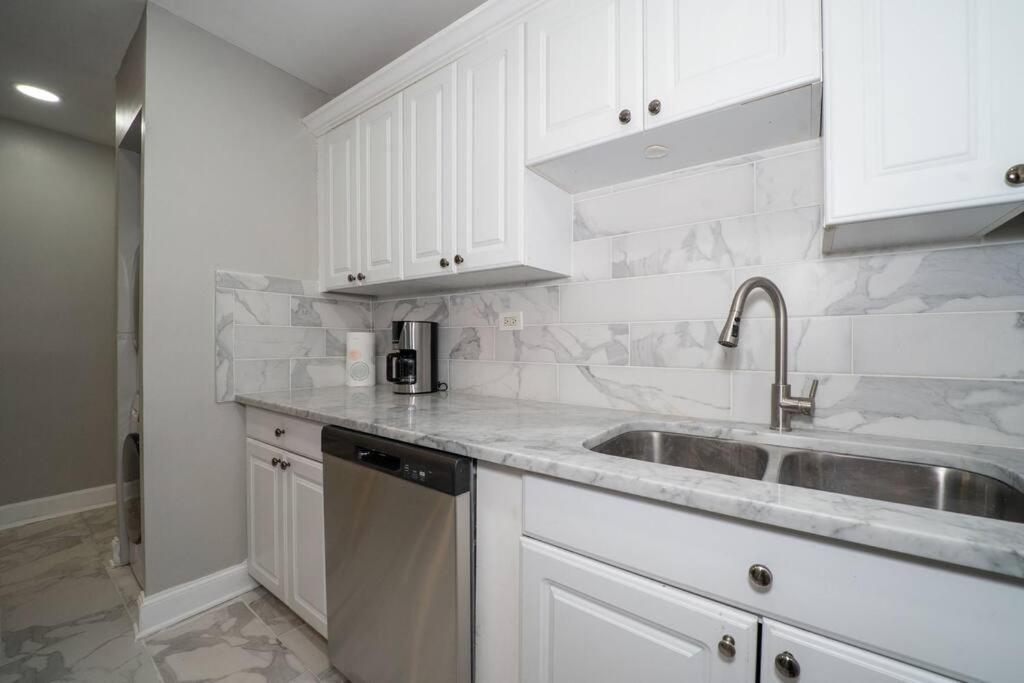 11g-2br/2b Atl Walk2 America Mart, Parking Apartment