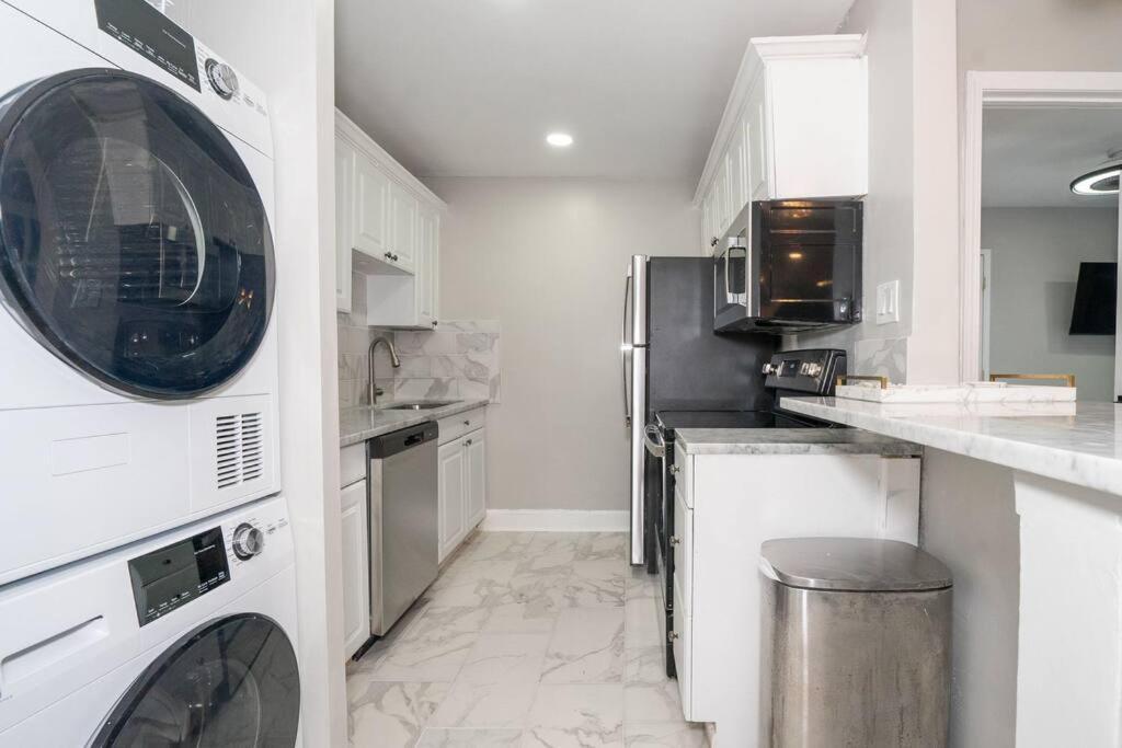11g-2br/2b Atl Walk2 America Mart, Parking *