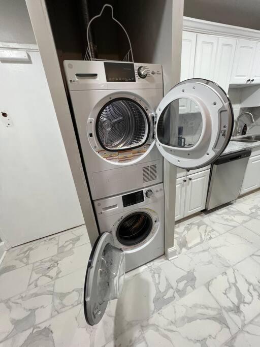 11g-2br/2b Atl Walk2 America Mart, Parking