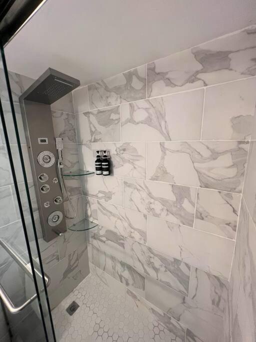 11g-2br/2b Atl Walk2 America Mart, Parking Apartment