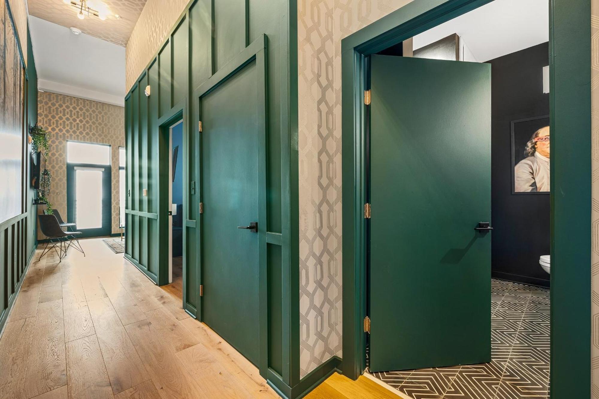 Verdant Statuesque Intimate Acropolis Views Of Famous Park Apartment *
