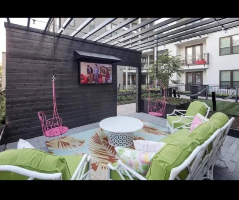 Luxury Midtown Retreat- Balcony Gym And Pool By Ponce Market & Atlantic Station Apartment Atlanta