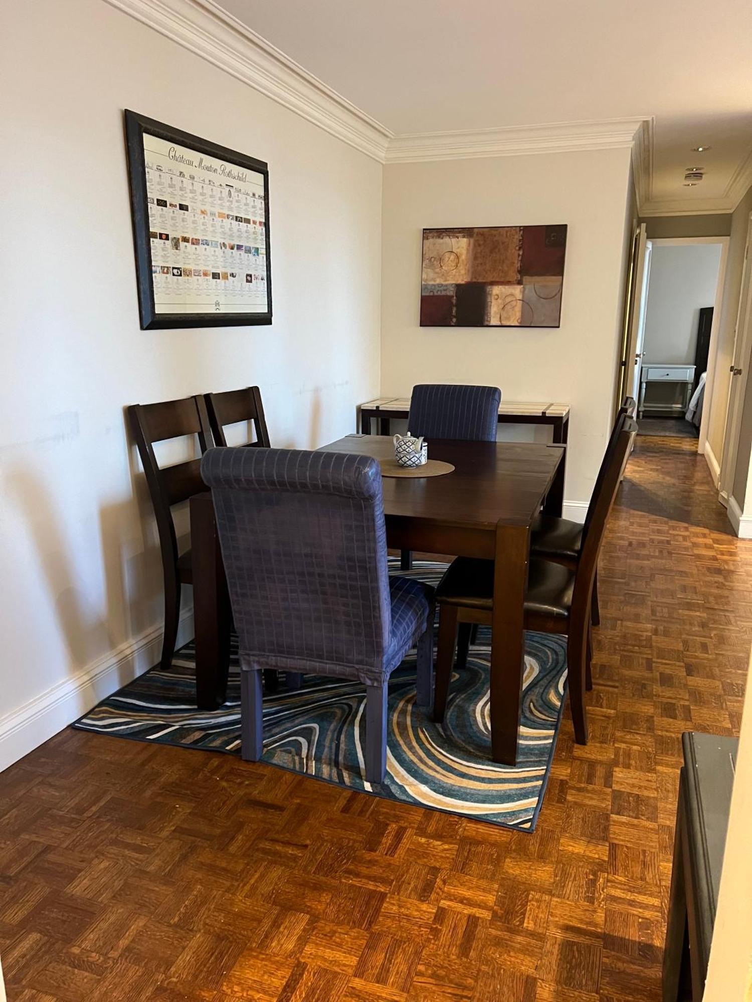 Prime Downtown 17th Floor Holiday home *