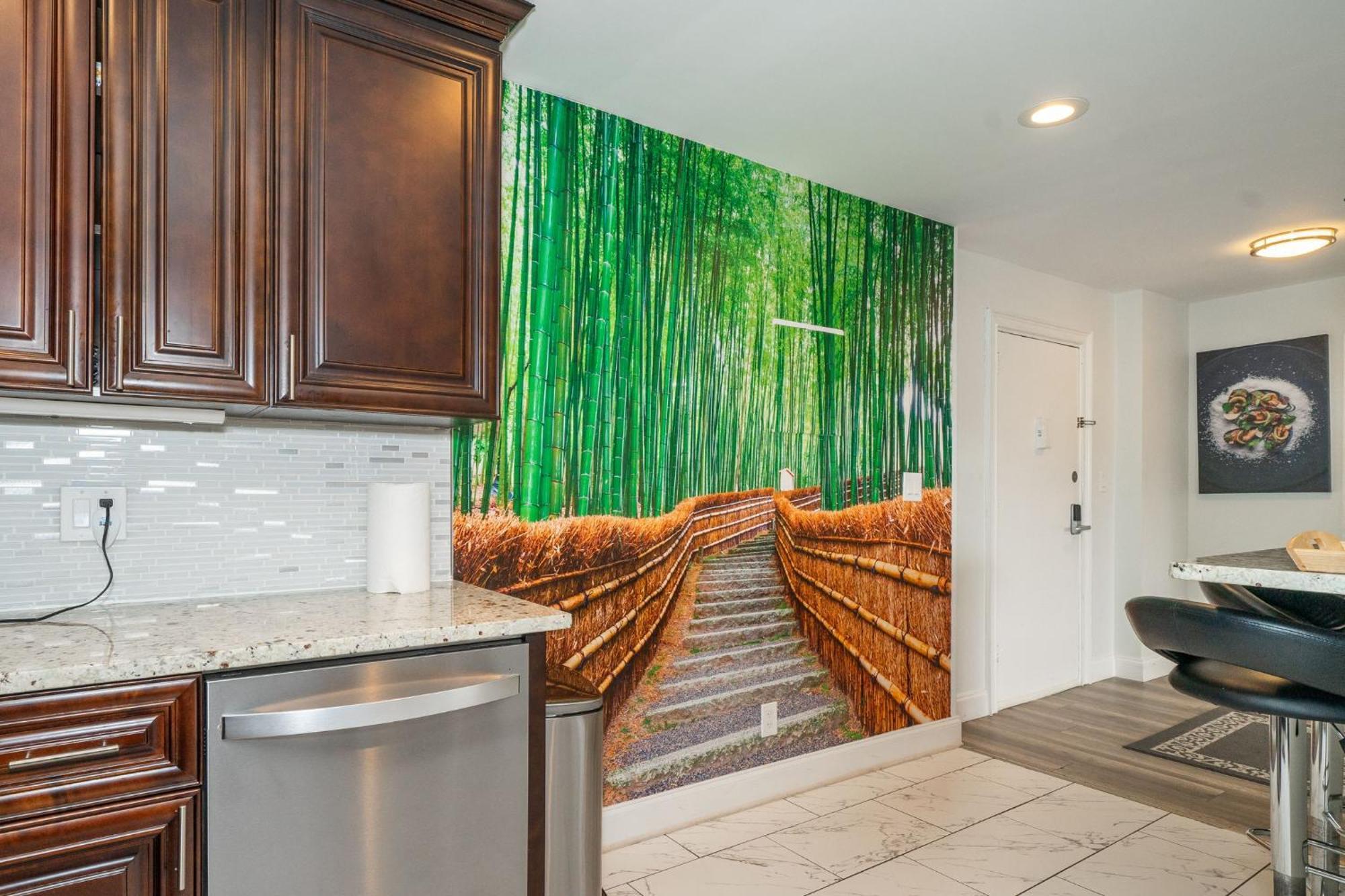 Just Renovated 3 Br/2bath/ Parking+ Downtown View * Atlanta
