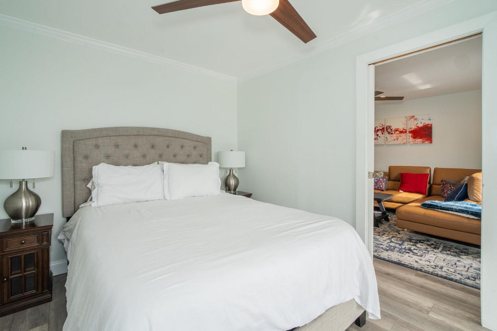 Just Renovated 3 Br/2bath/ Parking+ Downtown View Apartment Atlanta