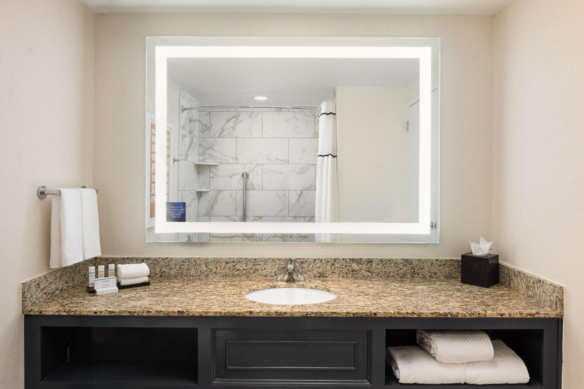 Hotel Embassy By Hilton Buckhead Atlanta